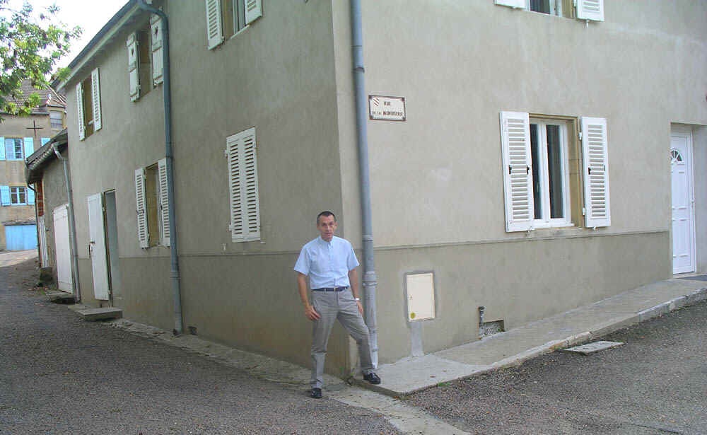 71.menuiserie.corner.jpg (153191 bytes)