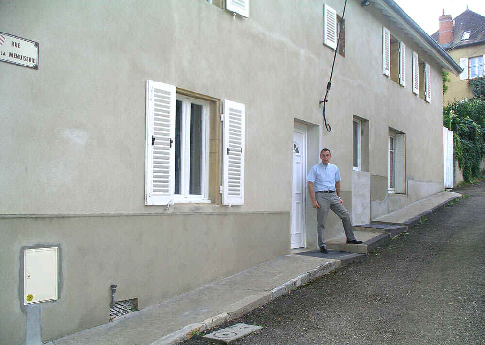 71.menuiserie.street.jpg (167761 bytes)
